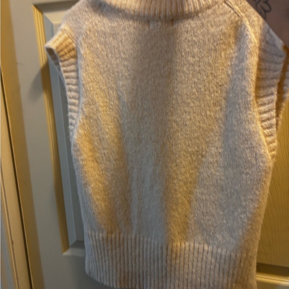 Cream V-Neck Sleeveless Knit Top - Women's Cozy Layering Vest - Picture 5 of 6